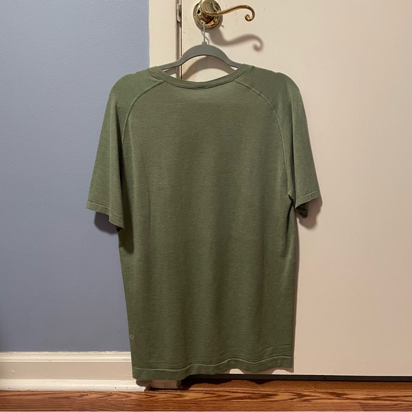 Lululemon Medium Metal Vent Tech Sage Green - Picture 2 of 4